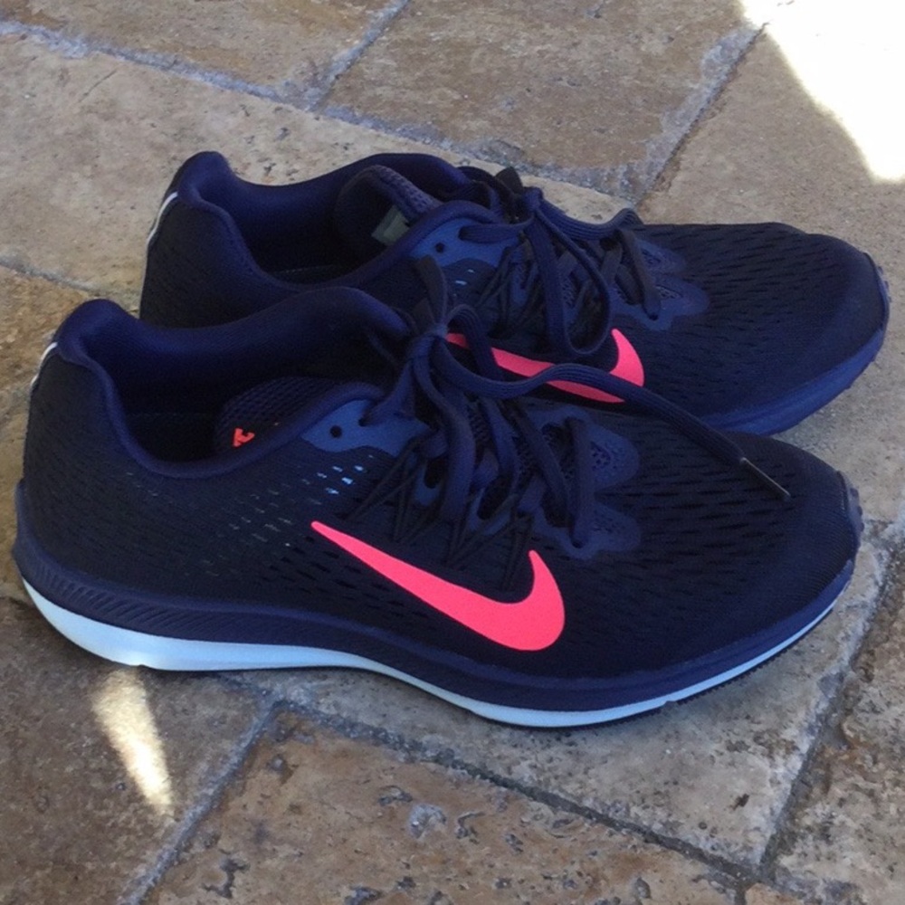 WOMENS NIKE